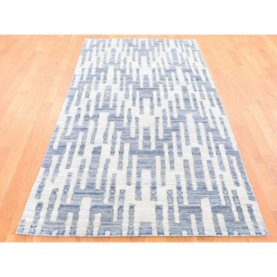 Tapis oriental gris 4 pi x 10 pi 3 po à motif zigzag avec de la soie pure et de la laine texturée 5097FE0B0DB34BA982251F756DD6F0D7
