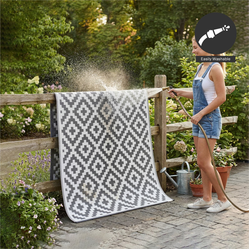 Izna Outdoor Rug Recycled Plastic Straw Waterproof Patio, Rectangle 5' x 8',  Aztec - Gray/White