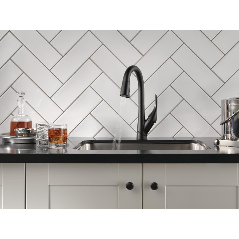 Esque Pull Down Single Handle Kitchen Faucet, Matte Black