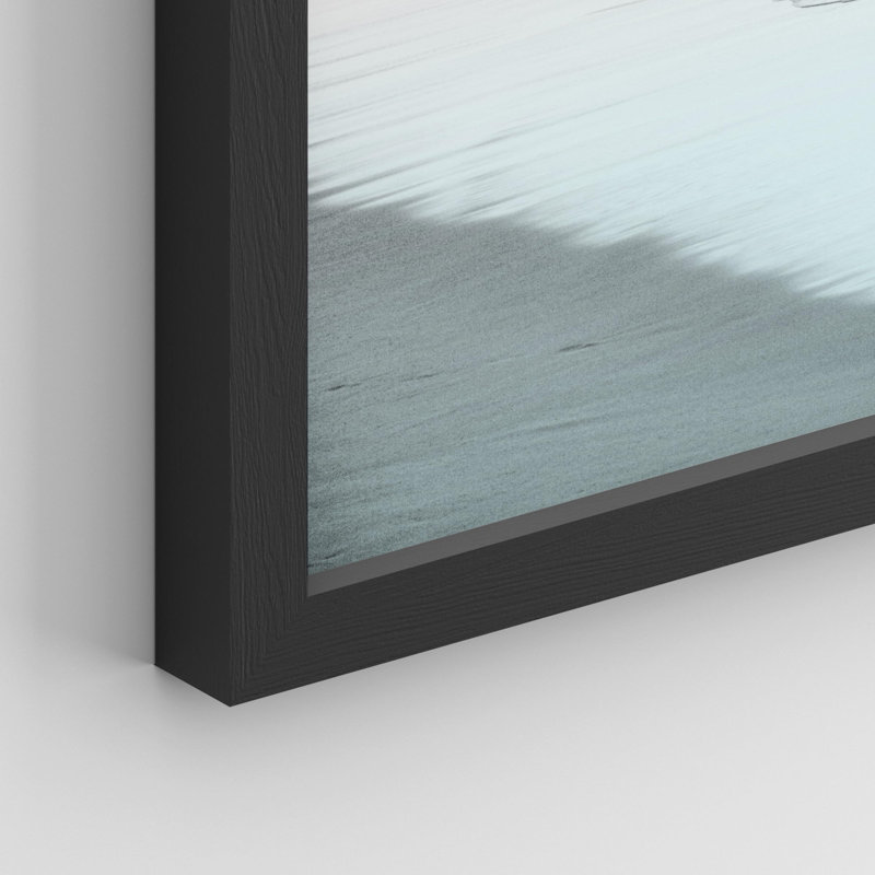 «Washed Out Minimalist Surfer Beach Shore» sur papier, H 11 po x l 14 po, Noir