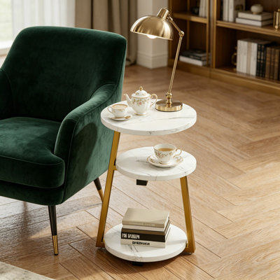 Table d'appoint ronde à 13 niveaux 13,85 po pour le salon, table de bout en métal blanc et doré avec tablettes imprimées en marbre, table basse peu encombrante pour livres et télécommandes - H 23,5 po