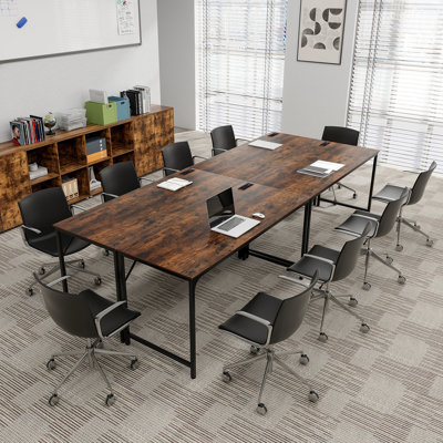 Bureau personnel, bureau d'ordinateur avec multiprise encastrée et large bureau, table d'écriture pour poste de travail