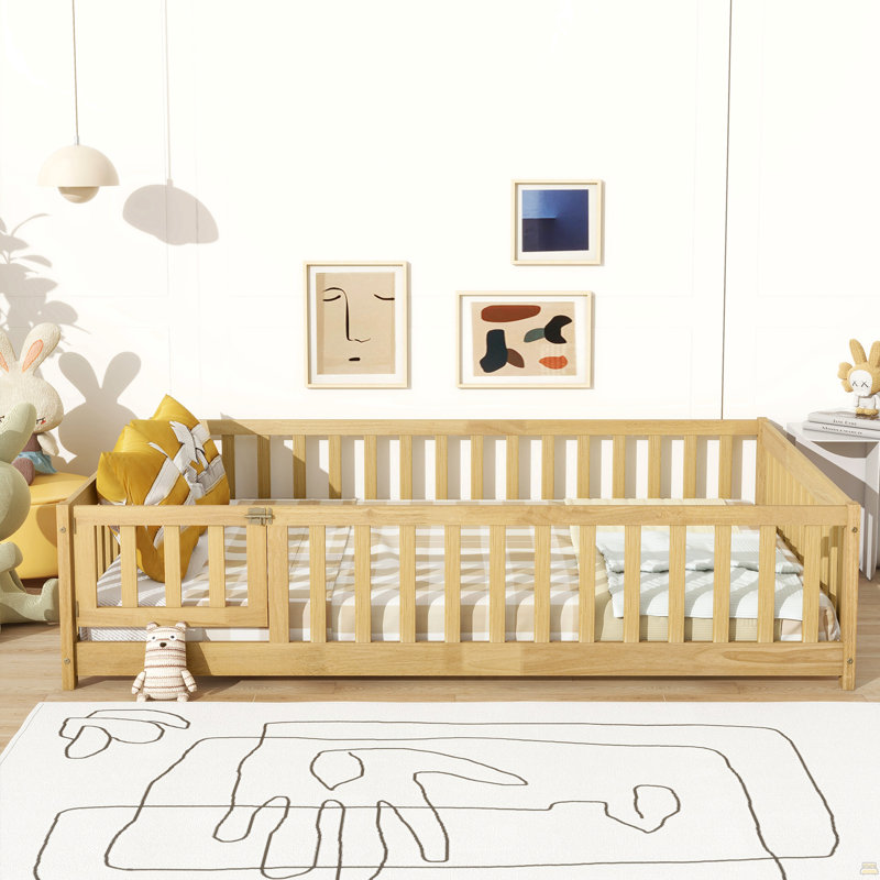 Lit double pleine grandeur avec clôture et porte, lit en bois d'hévéa avec garde-corps de sécurité