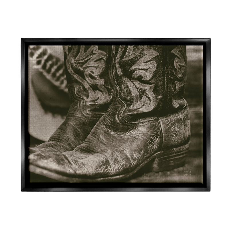 «Katri Cowboy bottes», photographie d'art encadrée sur toile flottante par Nathan Larson, H 25 po x l 31 po x P 1,7 po