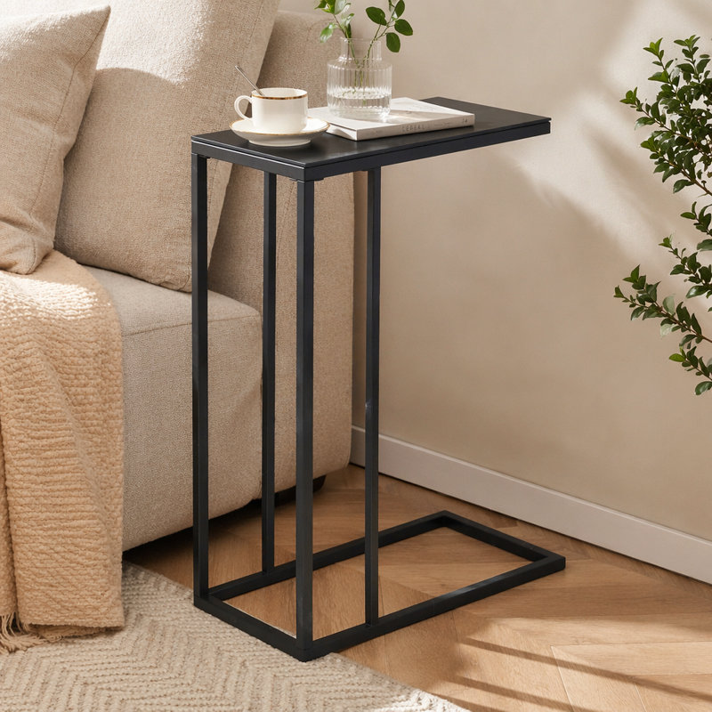 Table d'appoint polyvalente et contemporaine avec construction durable et attrait élégant
