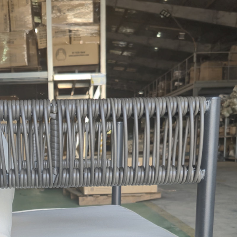 Chaise d'extérieur en osier avec coussins, Gris