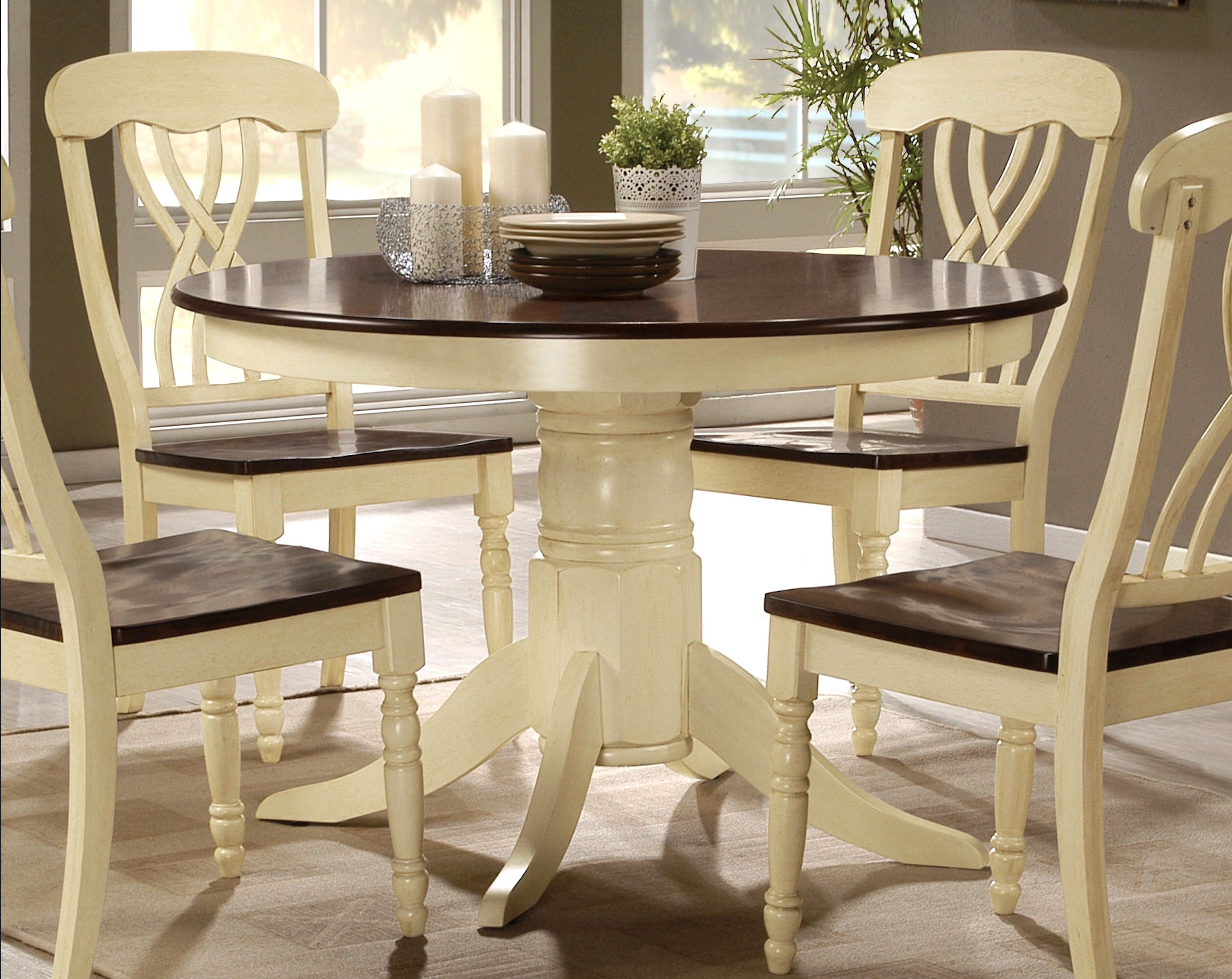 Стол буро. Круглый стол со стульями. Круглый стол и стулья для кухни. Круглые кухонные столы и стулья. Бежевый стол.
