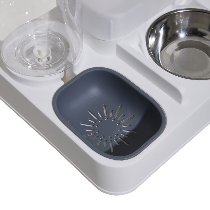 Anti-Skid Hybrid Feeder/Toy