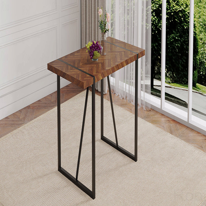 Une table de salle à manger rectangulaire rétro minimaliste avec un dessus spécialement texturé et des pieds en métal noir.