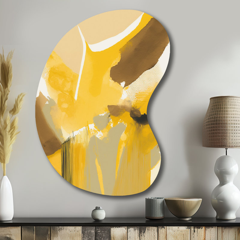 Moutarde jaune rétro I - forme abstraite de flèche à encre liquide - art mural asymétrique en métal, H 39 po x l 28 po