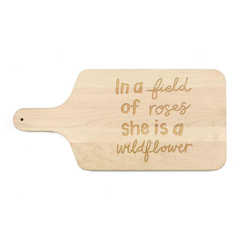 Planche à découper dans un champ de roses dans un champ de roses, Érable