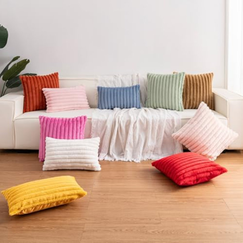Ensemble de 2 housses de coussin en fausse fourrure de Noël 24 x 24 po, jaune