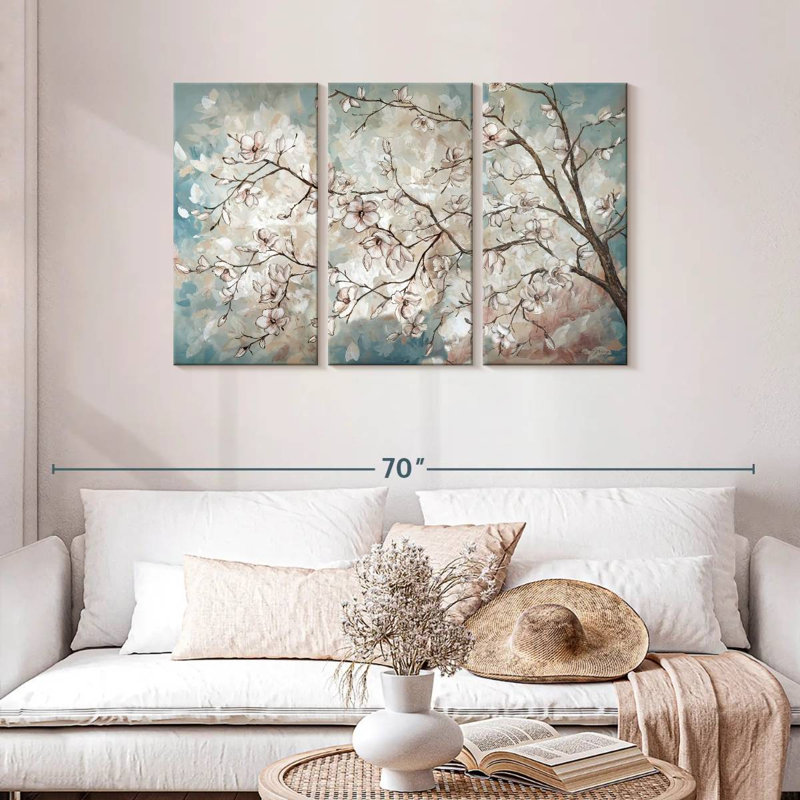 Harnek Magnolia Branches On Blue I, H 28 po x l 45 po