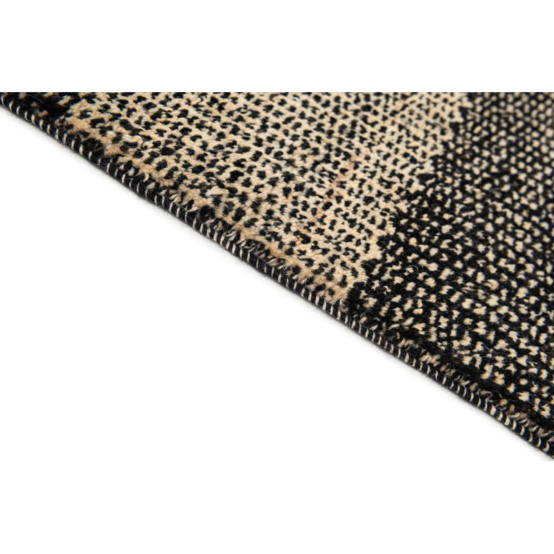 Tapis noir et blanc Neff