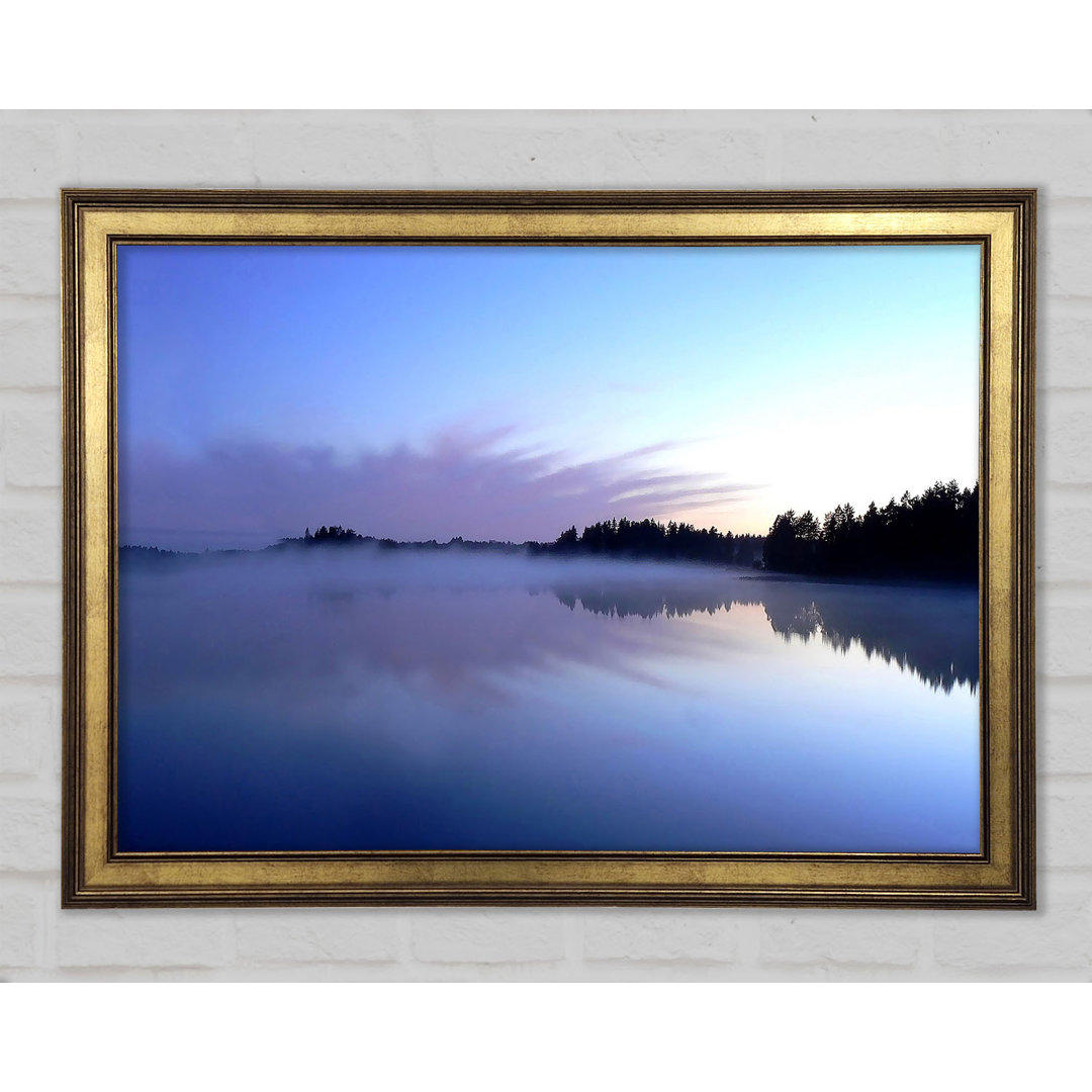 Tranquil Blue Morning Lake Gerahmter Druck