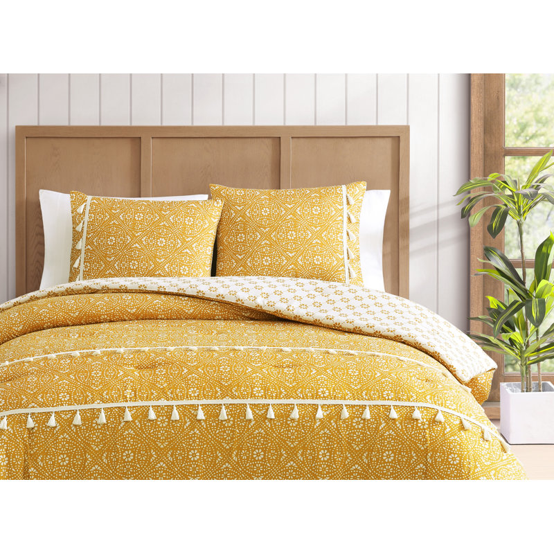  Pasadena Medallion Yellow Microfiber Comforter with Tassels, Queen