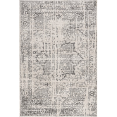  Lissy Traditional Medallion Area Rug