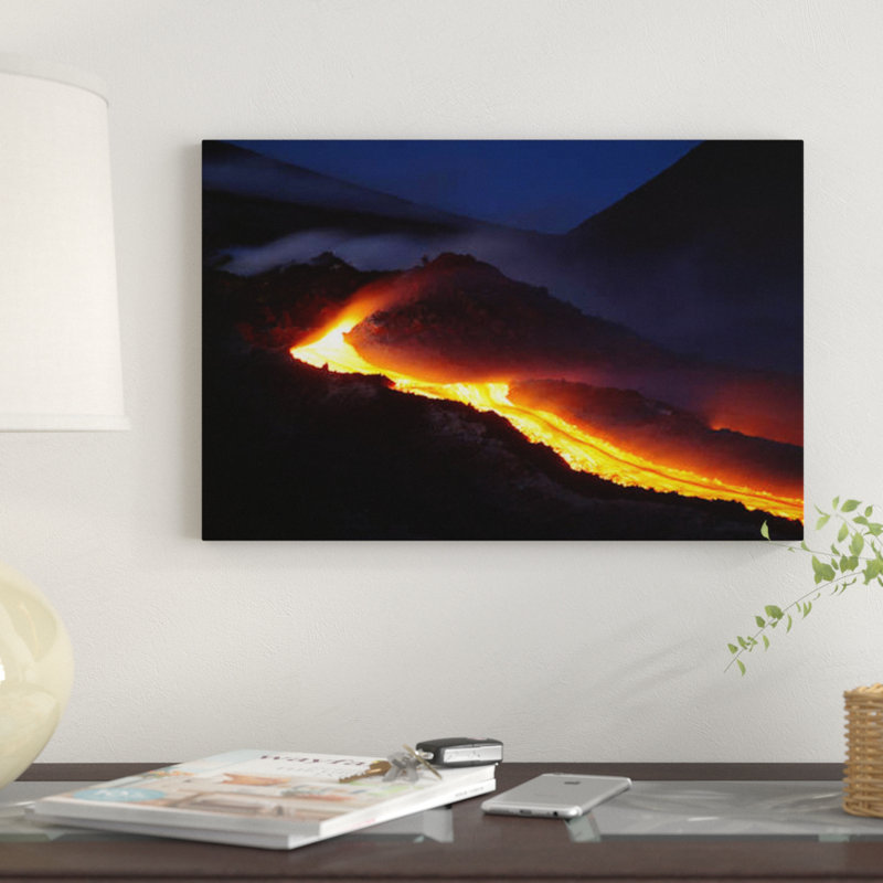 «Mont Etna Lava Flow At Night, Sicily, Italy» par Martin Rietze - impression sur toile tendue, H 26 po x l 40 po x P 1,5 po