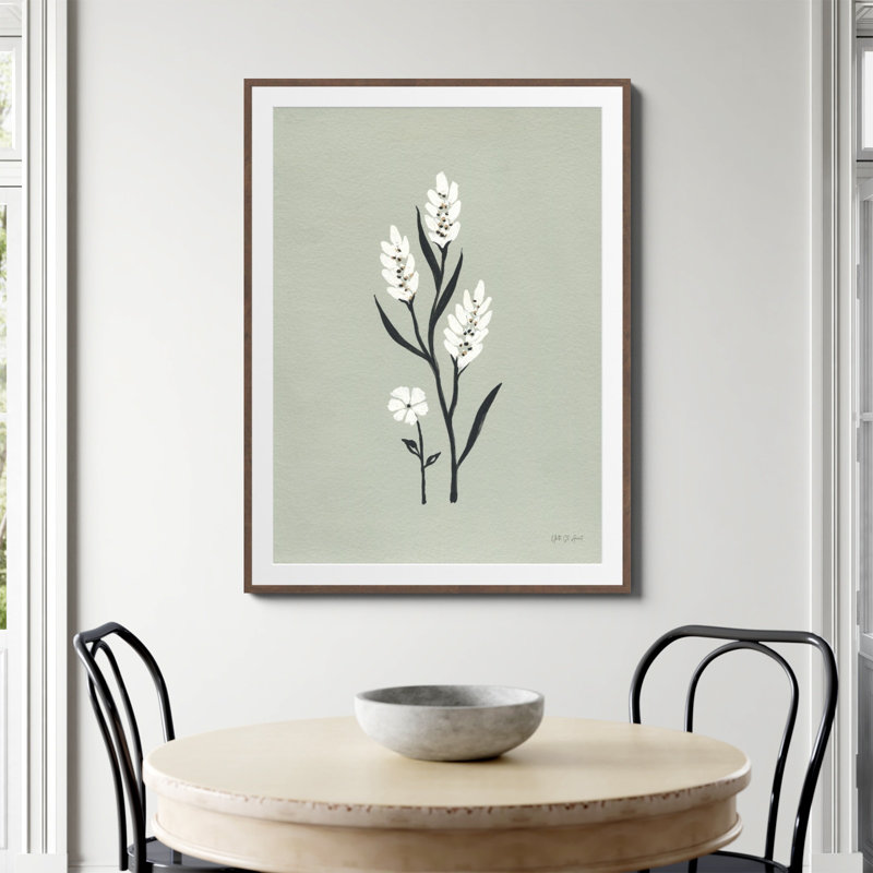 «Petite Floral III» d'Yvette St. Amant, Papier avec cadre photo noyer, Oui, H 48 po x l 36 po