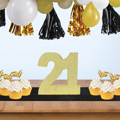 Centre de table en mousse Beistle 3-D scintillant "21" - Décoration de table autoportante dorée pour les 21èmes fêtes d'anniversaire, les célébrations d'anniversaire et les événements marquants