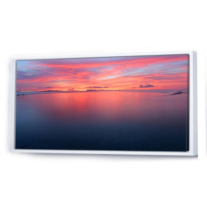 «Vibrant Panoramic Tropical Seascape Sunset» - photographie sur toile, H 28 po x l 60 po x P 1,5 po, Cadre blanc