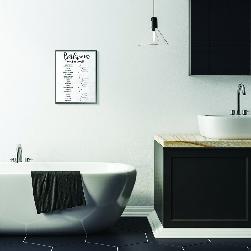 «Bathroom Word Scramble White and Black», impression, H 16 po x l 20 po x P 1,5 po, Giclée encadrée noir minuit