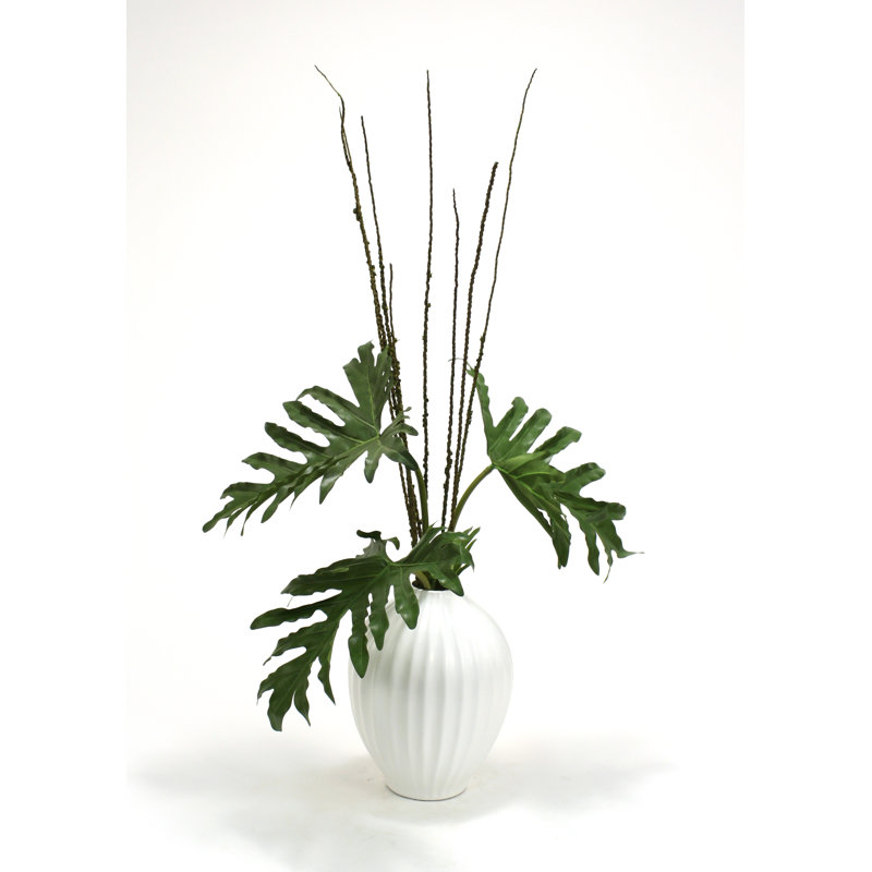 Plante de sol à mélange de philodendron en soie selloum dans une vase décorative