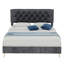 Structure de lit grise revêtue de velours, tête de lit pleine grandeur, convient à différents styles de chambre à coucher avec différents décors-129943964