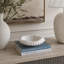 Bol ondulé en sable et résine de 34 x 9 cm (13,5 x 3,5 pouces) avec une finition blanche texturée, idéal pour une décoration moderne et naturelle.-345585123