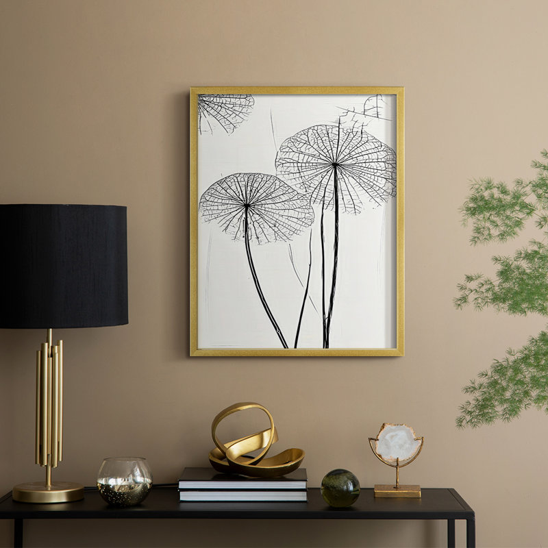 Impression florale encadrée en V - prête à être suspendue - fabriquée aux États-Unis, H 10 po x l 8 po, Doré