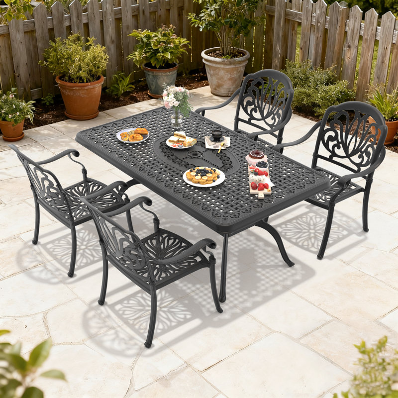 Ensemble de salle à manger rectangulaire pour patio 4 personnes, 170 cm de long, avec trou pour parasol, 4 chaises empilables avec coussins bruns