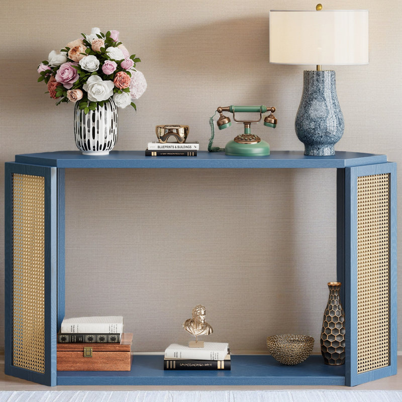 Console étroite avec un dessus irrégulier unique, une table d'entrée avec une tablette ouverte, un canapé en rotin pour le couloir du salon et l'entrée
