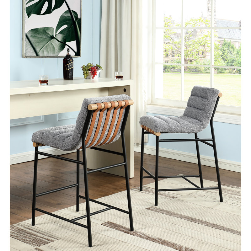 Élégante chaise de comptoir avec revêtement en cuir gris et tissu en similicuir