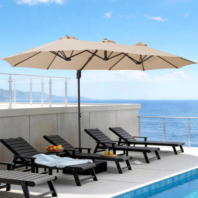 Parasol de patio en porte-à-faux de 13 pi avec inclinaison, sacs de sable et relevage à manivelle pour la piscine et les sièges d'extérieur
