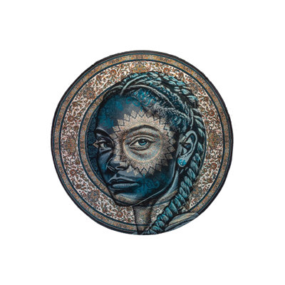 Artistic Theme Woven Base Round Decorative Carpet With Female Face Figure