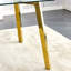 Ensemble de table et de chaises. Table de salle à manger rectangulaire. Plateau de table en verre trempé, pieds de table en métal dorés à 7 formes.-282696233