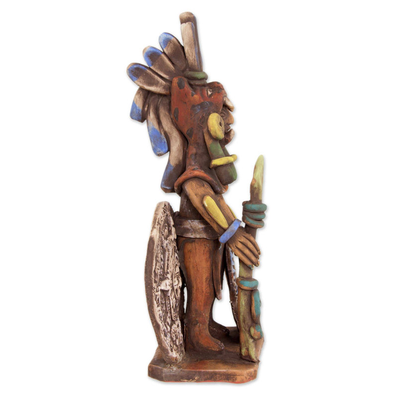 Sculpture warrior avec le en céramique sun stone