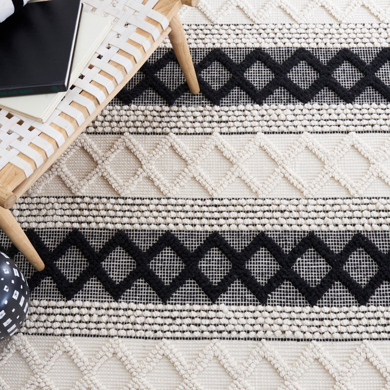 Hand Woven Wool/Cotton Geometric Rug in Ivory/Black, Rectangle 8' x 10'