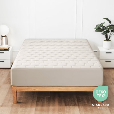 Couvre-matelas matelassé et imperméable avec poche profonde pouvant accueillir jusqu'à 21 pouces, conception en nid d'abeille et rembourrage en microfibre douce