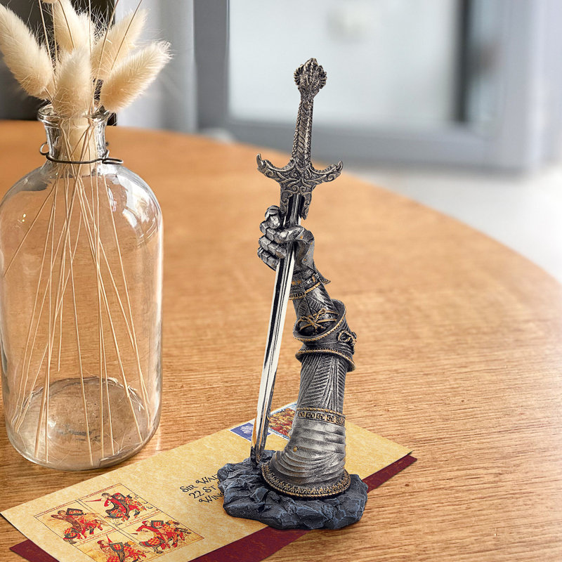 Figurine à accessoires pour bureau/ouvre excalibur