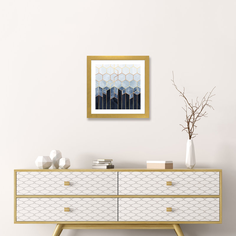 « doux blue hexagones » par elisabeth fredriksson-print, H 16 po x l 16 po x P 1 po, Papier encadré doré