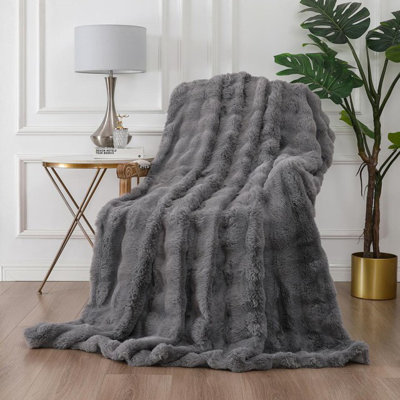 Bubble Throw Machine Tufted Throw Blanket