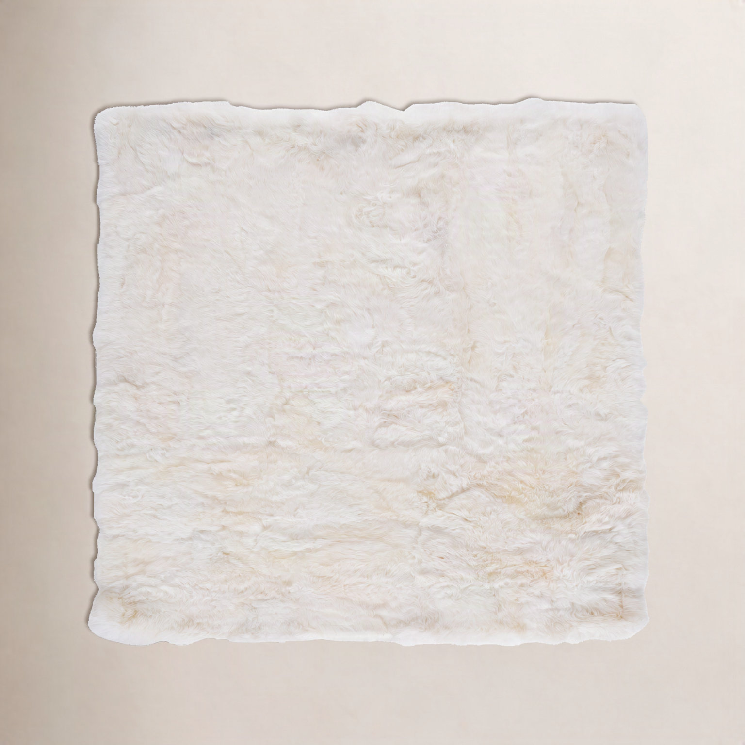 Mera White Handmade Sheepskin Rug, Square 3'