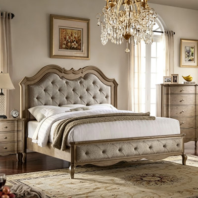American-style vintage Queen bed