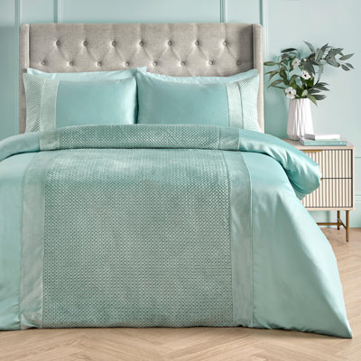Iras Polyester No Pattern Duvet Cover Set with Pillowcases Included