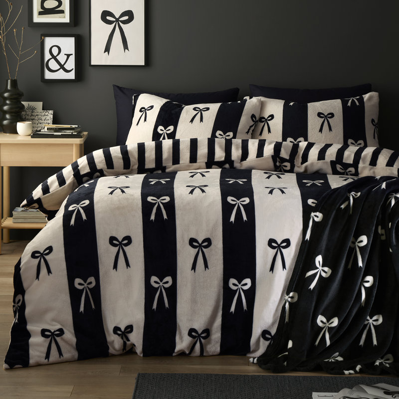 Bows Polyester Striped Duvet Cover Set, Super King Bed (260 x 220 cm)