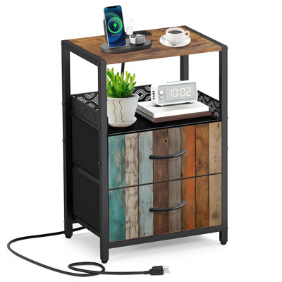 Table de chevet 2 tiroirs en tissu avec station de charge Planche de bois vieillie Tons de terre mélangés Bleu subtil Table de chevet Table de bout avec tablettes USB ouvertes et prises