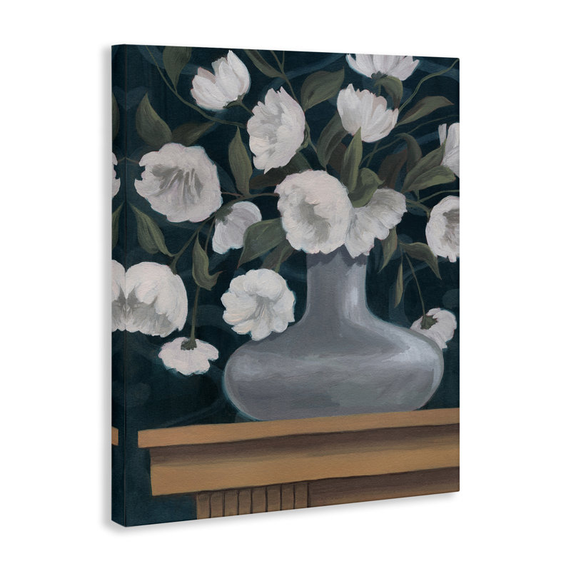 Art mural sur toile "Fleurs blanches dans un vase rond" par Grace Popp, H 30 po x l 24 po
