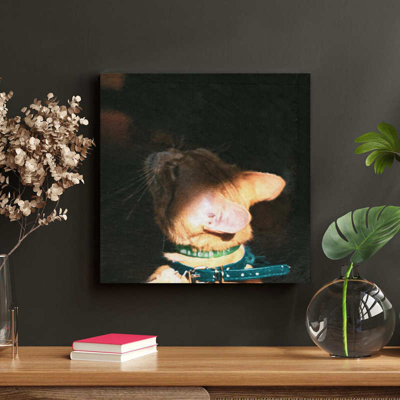 «Orange Tabby Cat Look Up - 1 pièce», reproduction d'impression sur toile tendue, H 32 po x l 32 po x P 2 po