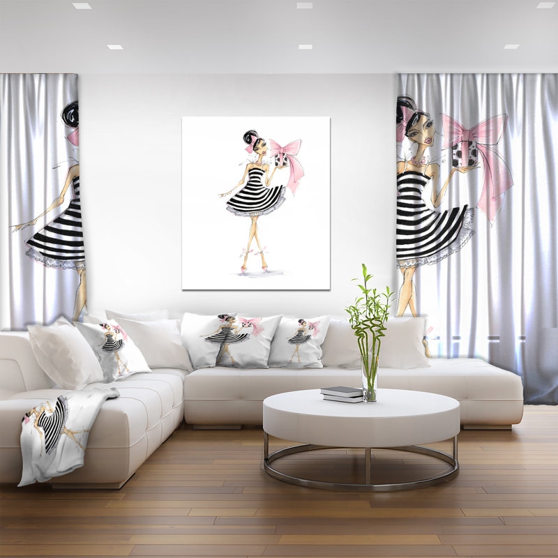Reproduction d’art graphique sur toile tendue « girl tenant a gift », H 40 po x l 30 po x P 1,5 po